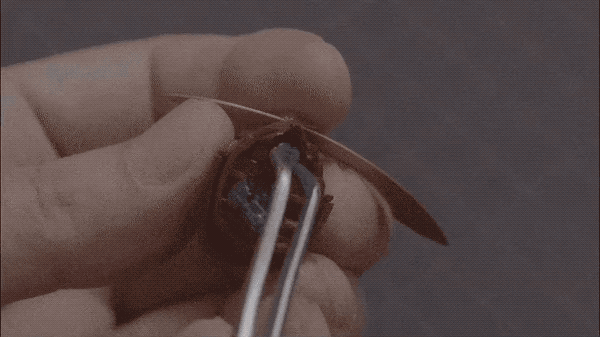能给LED灯无线供电的底座开元棋牌手办爱好者的神器(图5)