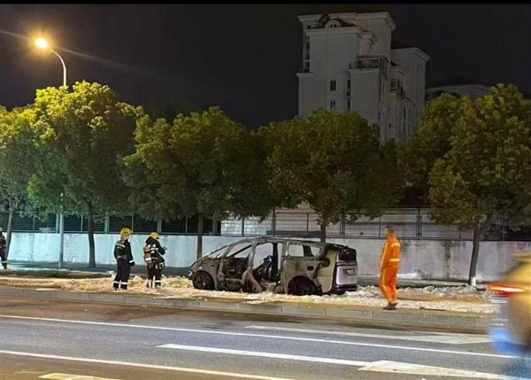 机器人因「手」再次延期；理想回应 MEGA 起火事件 极客早知道开元棋牌appChatGPT 上线「公司知识库」；Optimus(图6)