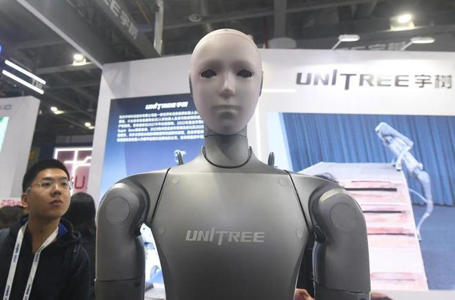 机器人因「手」再次延期；理想回应 MEGA 起火事件 极客早知道开元棋牌appChatGPT 上线「公司知识库」；Optimus(图9)